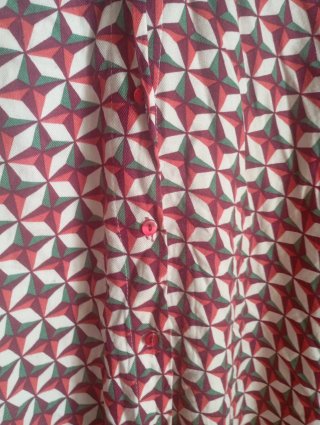 Blusa estampada geométrica