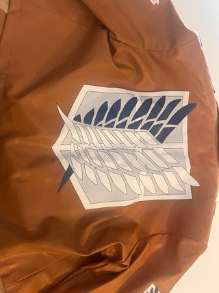 Chaqueta Ataque a los Titanes Marrón