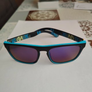 Gafas de sol polarizadas negras y azules