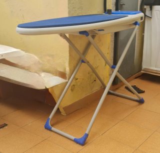 Plancha y tabla de planchar. Funcionando.