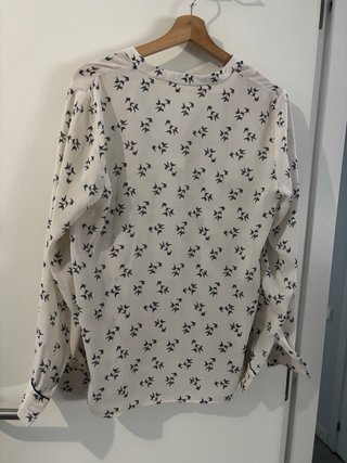 Camisa Mango blanca con estampado de flores
