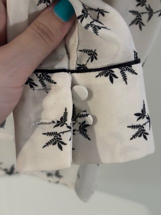 Camisa Mango blanca con estampado de flores