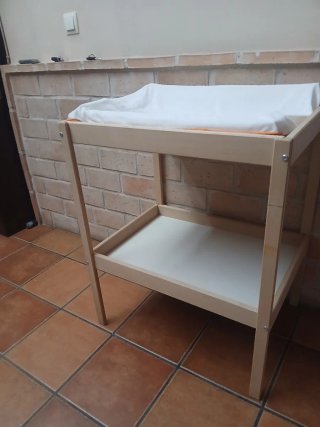 Cambiador de bebé madera y blanco