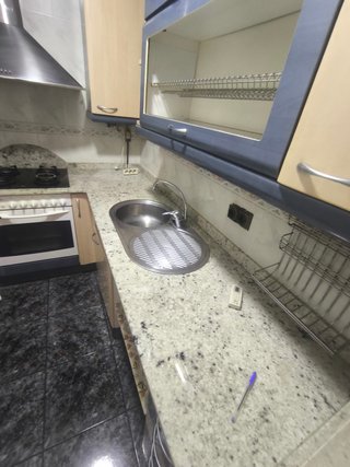 Cocina completa desmontada: muebles y campana