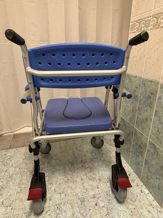 Silla de ducha con ruedas