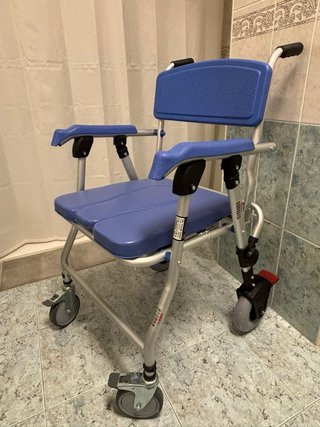 Silla de ducha con ruedas
