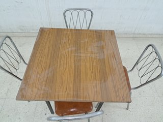 MESA y 4 SILLAS. Salón, cocina, terraza,patio. 40€