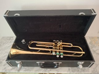 Trompeta Century 1997 con estuche