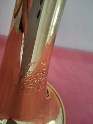 Trompeta Century 1997 con estuche