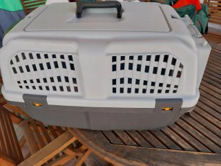 Transportín para mascotas gris y marrón
