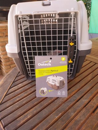 Transportín para mascotas gris y marrón