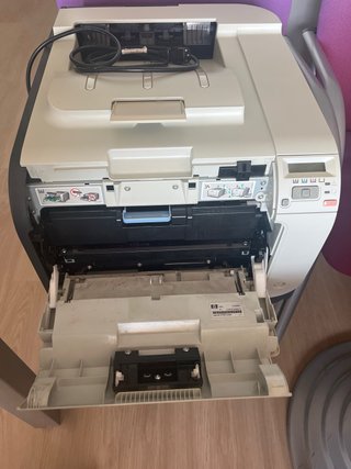 Impresora HP Color LaserJet CF2025