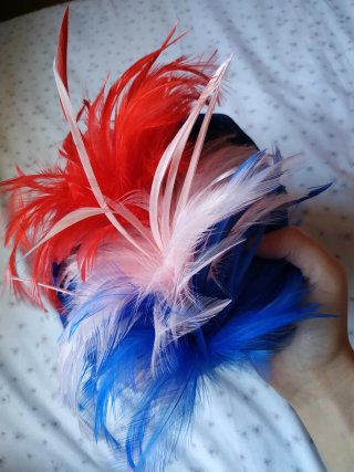 Turbante azul con plumas