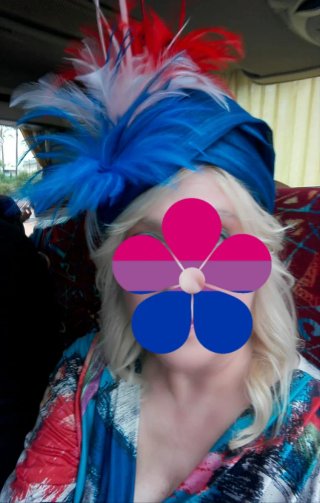 Turbante azul con plumas