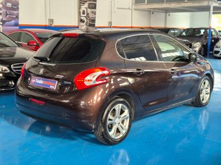 Peugeot 208 5P ALLURE 1.4 HDi 68