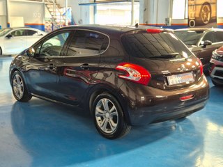 Peugeot 208 5P ALLURE 1.4 HDi 68