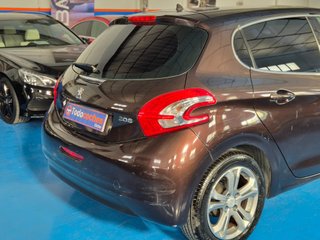 Peugeot 208 5P ALLURE 1.4 HDi 68