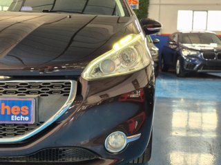 Peugeot 208 5P ALLURE 1.4 HDi 68