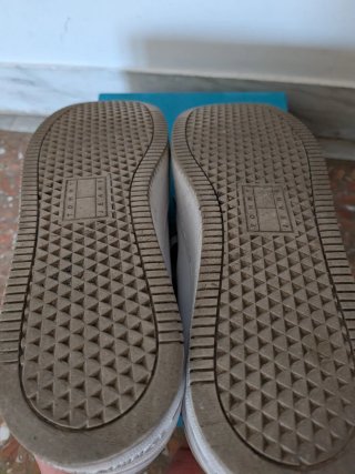 Scarpe Tommy Hilfiger bianche usate