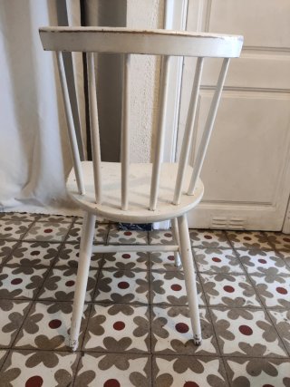 Silla de madera clásica para restaurar