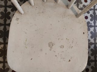 Silla de madera clásica para restaurar
