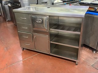Mueble cafetero seminuevo