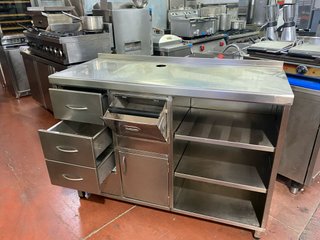 Mueble cafetero seminuevo