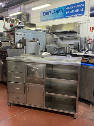 Mueble cafetero seminuevo