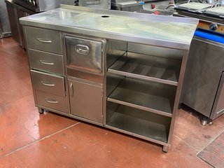 Mueble cafetero seminuevo