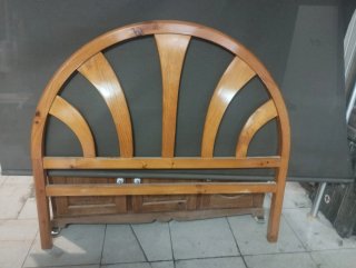 Cabecero de madera curvo