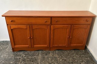 Mueble de madera marrón