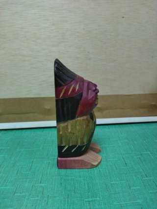 Figura de madera artesanal
