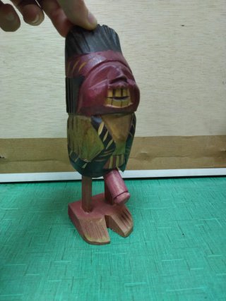 Figura de madera artesanal
