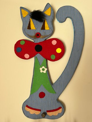 Gato artesanal para colgar.22