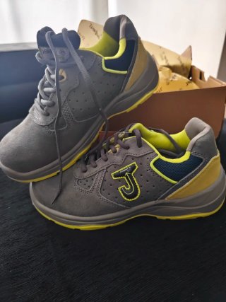 Zapatos de seguridad Joma grises y amarillos