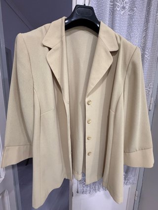 Chaqueta de señora beige
