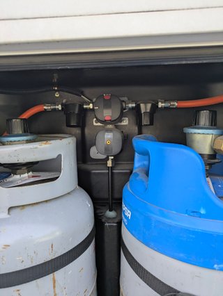Autocaravana perfilada camas gemelas McLouis MC4