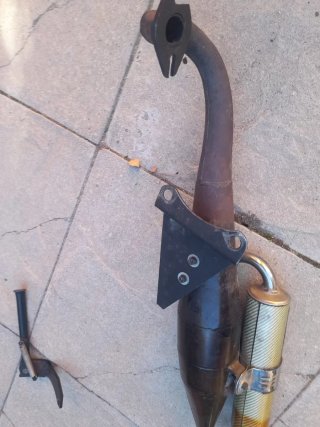 Tubo de escape para scooter