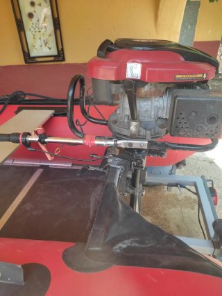 Barca hinchable roja de 3 mts con remolque