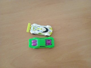 2 coches de juguete Hotwhells buena calidad