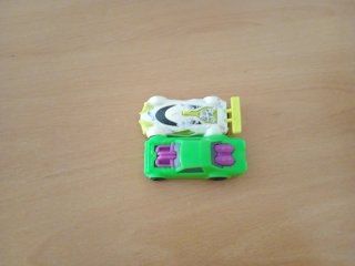 2 coches de juguete Hotwhells buena calidad
