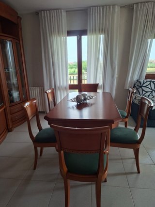 Comedor de madera completo + mesa y sillas + sofa