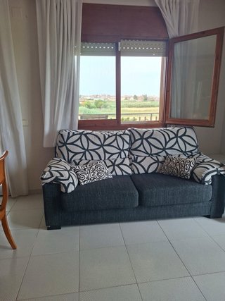 Comedor de madera completo + mesa y sillas + sofa