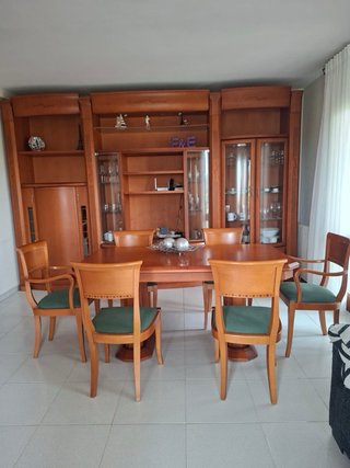 Comedor de madera completo + mesa y sillas + sofa