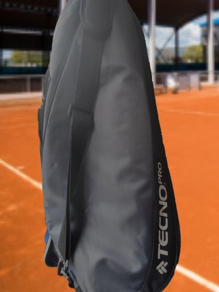 Bolsa acolchada con capacidad de hasta 3 raquetas