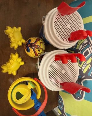 Cubos y palas de playa