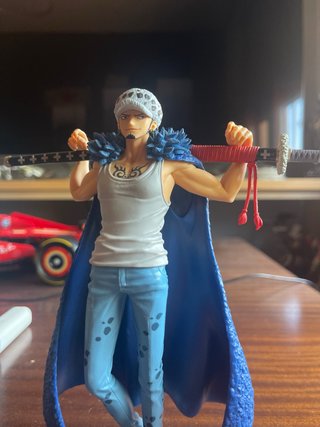 Figura Law One Piece con caja