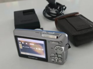 Cámara Olympus µ 740 7.1MP + Cargador + Funda