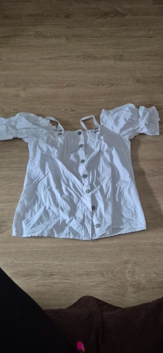 Blusa blanca hombros descubiertos