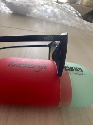 Occhiali da sole blu rotondi
